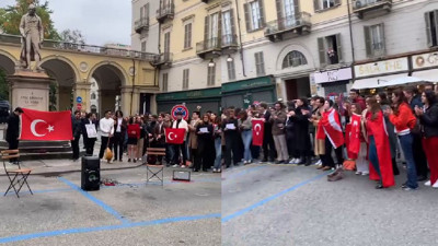 Cumhuriyet’in 100. Yılı İtalya’da da coşkuyla kutlandı. Torino’da gençlerden 10.Yıl Marşı
