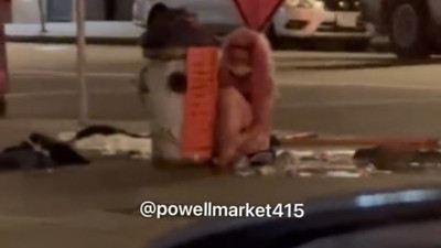 Şebeke suyuyla cadde ortasında çırılçıplak yıkandı