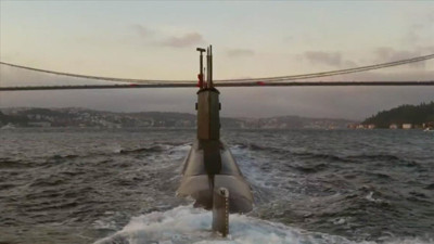 Denizaltılar İstanbul Boğazı'ndan böyle geçti. İşte muhteşem görüntüler