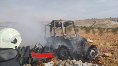 Adıyaman’da bir çiftçi tarlayı sürerken traktörü alev aldı