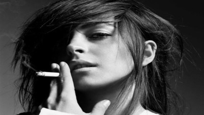 Vokoloji uzmanı uyardı: Kadın sesini erkeğe dönüştürüyor