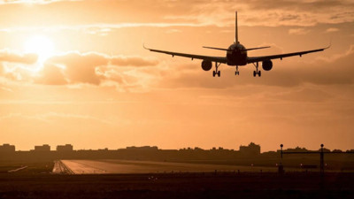 Yardımcı pilot kaptan pilota silah çekerek ölümle tehdit etti. Havada büyük kriz