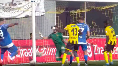 Türkiye Kupası maçında inanılmaz pozisyon