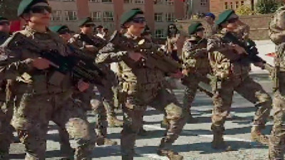 Jandarma ve Polislerin yürüyüş farkı tartışma konusu oldu