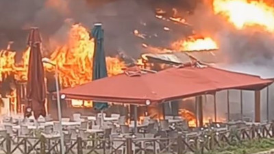 Sera Gölü kıyısındaki sosyal tesis cayır cayır yandı