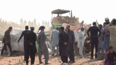 1,7 milyon Afgan mülteciyi sınır dışı etme kararı