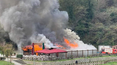 Trabzon'da Sera Gölü kıyısındaki sosyal tesis yandı