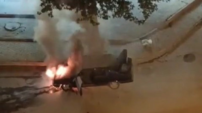 Elazığ’da seyir halindeki otomobil alev aldı