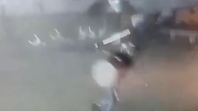 Mersin’deki fırtınada Türkçe konuşan yoktu. Arkadaki otobüste Türk bayrağı olmasa yabancı ülke sanılırdı