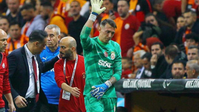Muslera'dan kötü haber. Galatasaray resmen açıkladı