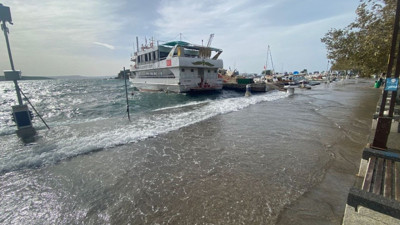 Erdek'te lodos etkili oluyor