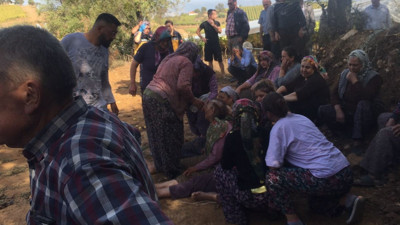 Yaşlı çift traktörün altında kalarak hayatını kaybetti