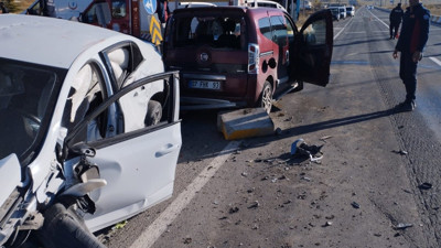 Ağrı’da iki otomobil çarpıştı: 7 yaralı