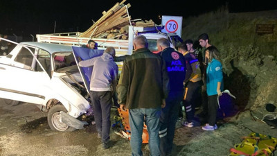 Adıyaman'da otomobil kamyonetle çarpıştı: 2 yaralı