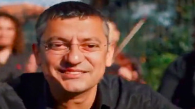 Özgür Özel yapay zeka ile çiftetelli oynadı