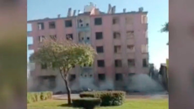 5 katlı binayı korna sesiyle bina yıktılar