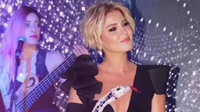 Gülben Ergen’in yılanlı kıyafeti çok konuşuldu