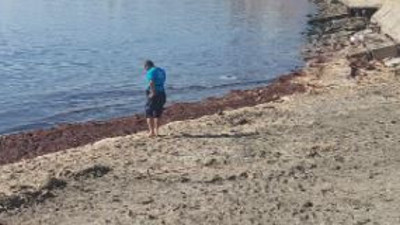 Lodos getirdi. Sahil kızıla boyandı