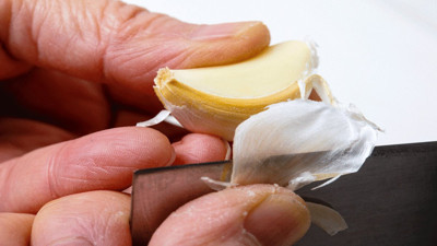 İşte başparmağınıza sarımsak sarmanın yararları