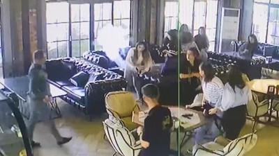 Tabanca gibi gibi patladı. Müşteriler masaları boşalttı
