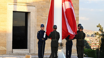 Türk bayrağının gönderden hiç inmediği yer