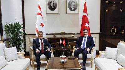 Cumhurbaşkanı Yardımcısı Yılmaz, KKTC Başbakanı Üstel ile görüştü