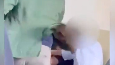 Kitapla, acımadan öğrencisini döven öğretmen hakkında soruşturma