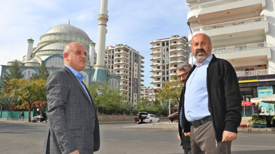 Çevresindeki binaların hasar gördüğü mahallenin camisi, 7 aydır kapalı