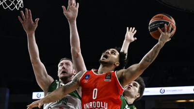 Anadolu Efes uzatmada güldü. Zalgris'i mağlup etti