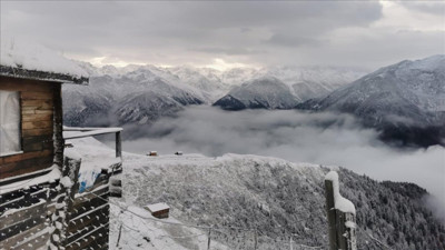 Rize'de yüksek kesimlere kar düştü: Ortalık beyaza büründü
