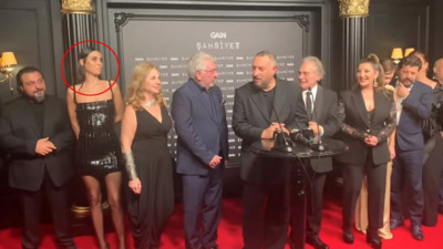 Şahsiyet dizisinin galasına damga vuran fotoğraf. Cansu Dere şekilden şekle girdi