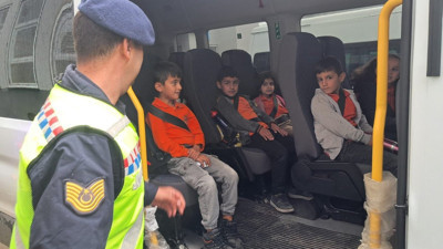 Hakkari'de jandarma 704 okul servisi aracı denetledi