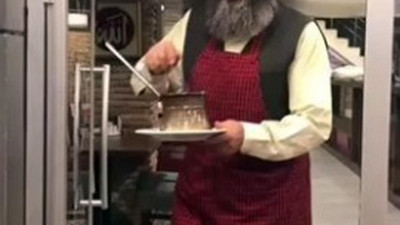 Atatürk’e hakaret eden dönerci gözaltına alındı. Sosyal medya ayağa kalkmıştı