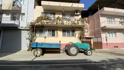 Traktörünü zincirledi. Sebebi pes dedirtti