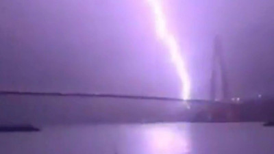 Yavuz Sultan Selim Köprüsü'ne yıldırım düştü: O anlar kameraya yansıdı