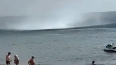 Antalya Lara Plajı'nda hortum paniği