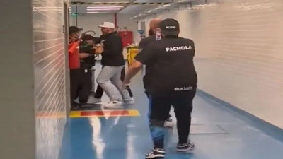 Sportif direktör VAR odasını bastı. Oturduğu yerden hışımla fırladı