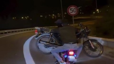 Motosiklet üzerinde motosiklet taşıdılar