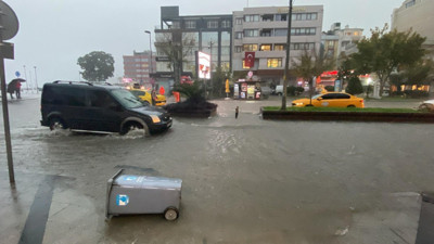 Çanakkale Venedik'e döndü. Çay taştı tekneler battı