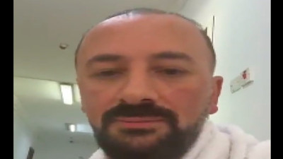 İmam Mustafa Efe Mekke'de "Filistin" ve "Gazze" dediği için ayaklarından kelepçelenerek gözaltına alındı