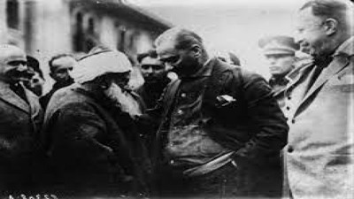 Atatürk: Her sarıklıyı hoca sanmayın, hoca olmak sarıkla değil, beyinledir