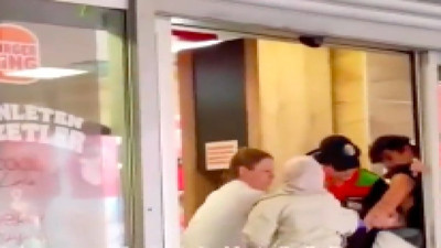 İsrail boykot etmek isteyen kişi Burger King çalışanlarına saldırdı