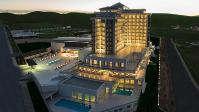 300 odalı lüks otel kelepir fiyata satılacak. Sahibi FETÖ'den hapis cezası almıştı. Türkiye'nin en büyüklerinden biriydi