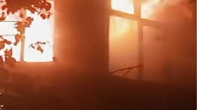 Tarihi ahşap ev alevlere teslim oldu