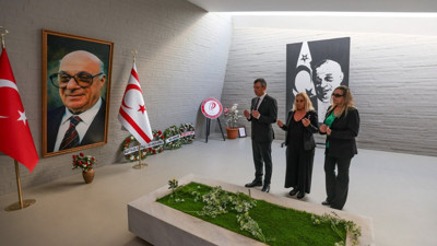 CHP Genel Başkanı Özel, KKTC'de Küçük ve Denktaş'ın kabirlerini ziyaret etti