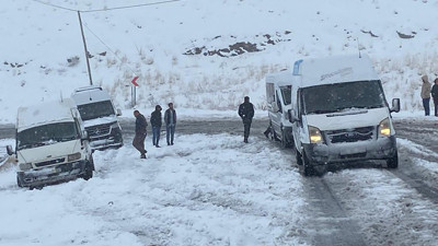 Van, Bitlis ve Muş'un yüksek kesimleri beyaza büründü. Sürücüler zor anlar yaşadı