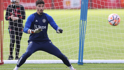 Manchester United'da Onana'nın sakatlığı sonrası Altay'a şans doğdu. İlk maçına Galatasaray karşısında çıkabilir