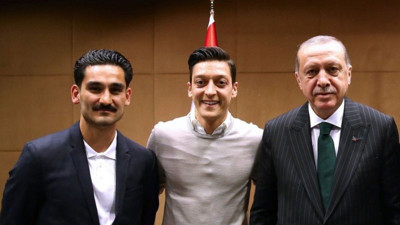 Bu fotoğraf kader değiştirdi. Mesut dışlandı İlkay kaptan oldu. Sedat Kaya yazdı