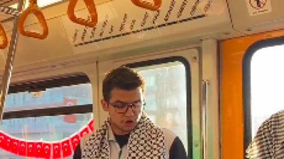 Gazze için şiir okuyan gence tepki: "Doğu Türkistan'da Türkler ölüyor. Ağzını açtın mı hiç?"