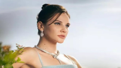 Alina Boz'un Rus annesini görenler abla kardeş sandı. Güzelliği ile kızını gölgede bıraktı